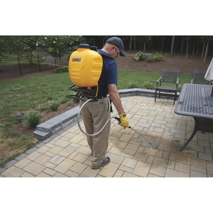 DEWALT DXSP190652 4 gal. Internal Piston Pump Backpack Sprayer