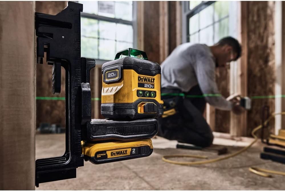 DEWALT 20V MAX Laser Level Kit, Cross Line Laser, 3x360, Green (DCLE34031D1)