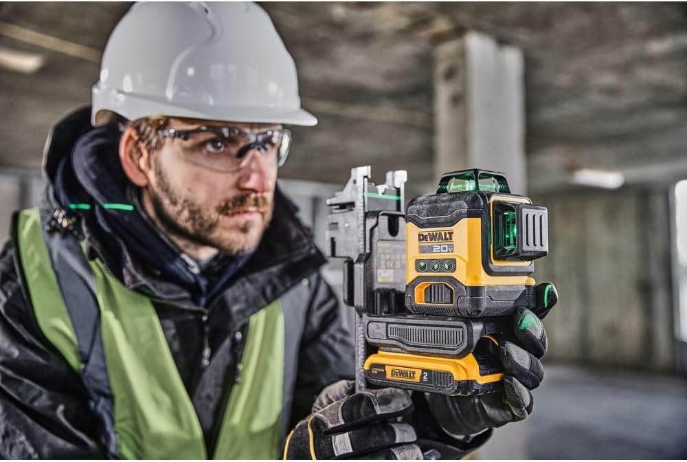 DEWALT 20V MAX Laser Level Kit, Cross Line Laser, 3x360, Green (DCLE34031D1)
