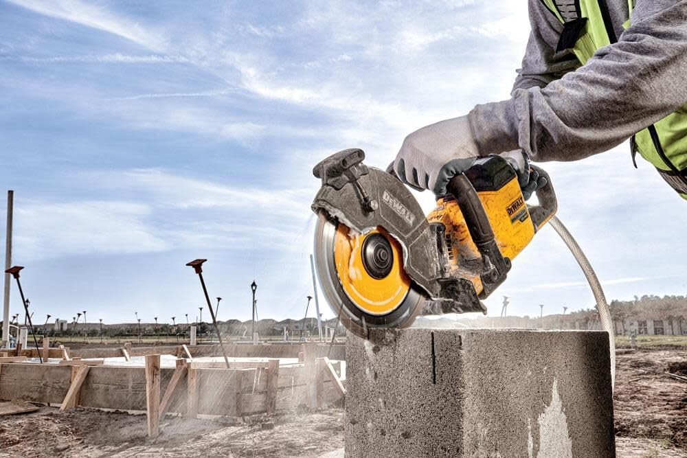 Dewalt DW47924 Diamond Saw Blade, Concrete and Masonry Blade, Segmented, 9-inch