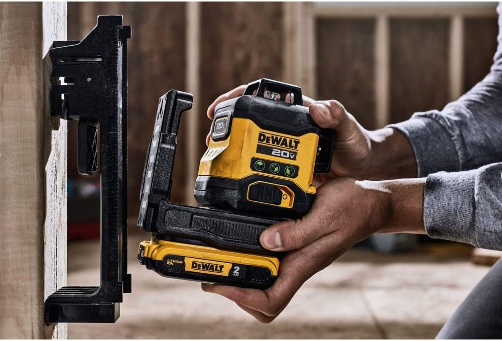 DEWALT 20V MAX Laser Level Kit, Cross Line Laser, 3x360, Green (DCLE34031D1)