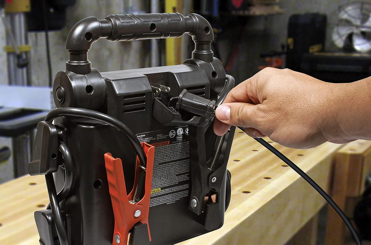 STANLEY J309 Portable Power Station Jump Starter: 600 Peak/300