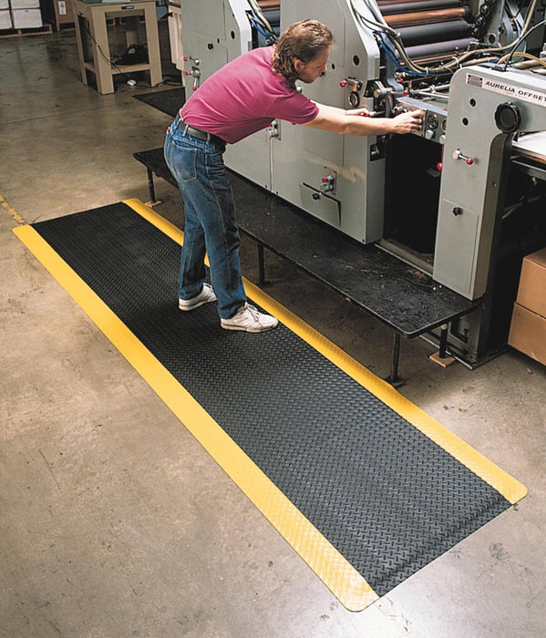 Wearwell Diamond-Plate SpongeCote UltraSoft Mat, 3' Width x 20' Length x 15/16" Thickness, Black/Yellow