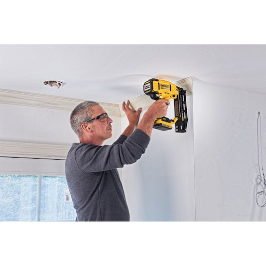 DEWALT DCN662D1 20V MAX XR 16 GA Cordless Straight Finish Nailer Kit