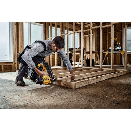 DEWALT DCN920B 20V MAX XR Brushless Cordless 21° Plastic Collated Framing Nailer (Tool Only)
