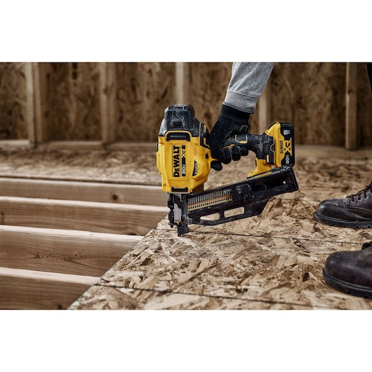 DEWALT DCN920B 20V MAX XR Brushless Cordless 21° Plastic Collated Framing Nailer (Tool Only)