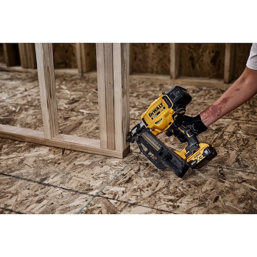 DEWALT DCN920B 20V MAX XR Brushless Cordless 21° Plastic Collated Framing Nailer (Tool Only)