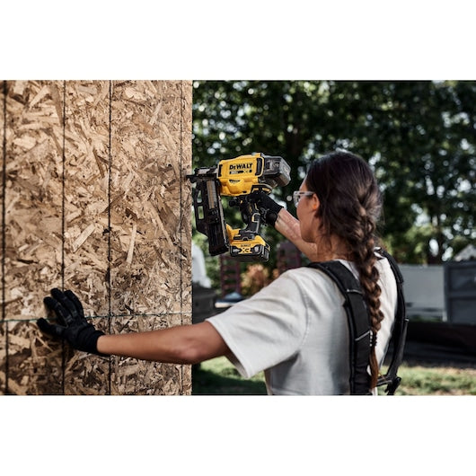 DEWALT DCN920B 20V MAX XR Brushless Cordless 21° Plastic Collated Framing Nailer (Tool Only)
