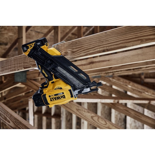 DEWALT DCN930P1 DEWALT 20V MAX Brushless Cordless 30° Paper Tape Framing Nailer Kit