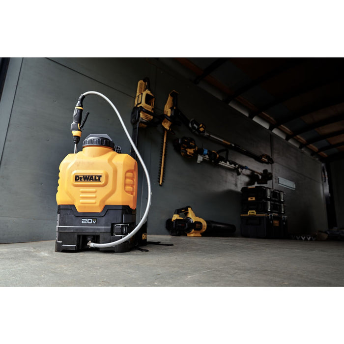 DeWALT 20V Lithium-ion Battery Powered 4-Gallon Backpack