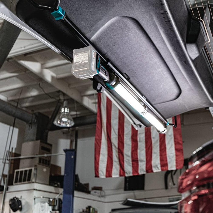 MAKITA (ML012G) 40V max XGT Cordless L.E.D. Underhood Work Light, Light Only