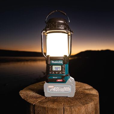 Makita (GRM04) 40V max XGT Cordless Lantern with Radio, Tool Only