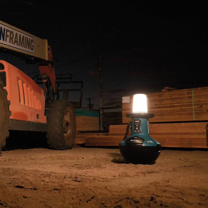 Makita (ML010G) 40V max XGT Upright LED Area Light Cordless (Bare Tool)