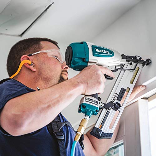 Makita 15-Gauge, 2‑1/2" 34-Degree Angled Finish Nailer