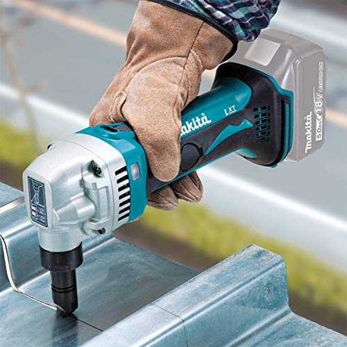 Makita (XNJ01T) 18V LXT Lithium-Ion Cordless 16 Gauge Nibbler Kit 5.0 Ah