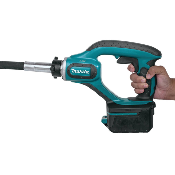 Makita (XRV01T) 18V LXT Lithium-Ion Cordless 4' Concrete Vibrator Kit, case (5.0Ah)
