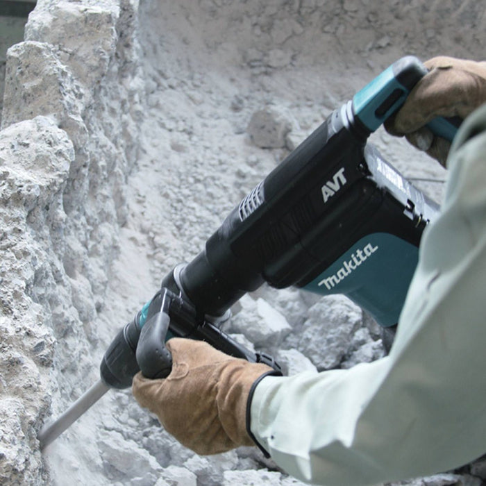 Makita (HM1111C) 17 lb. AVT Demolition Hammer, accepts SDS-MAX bits, var. spd., case