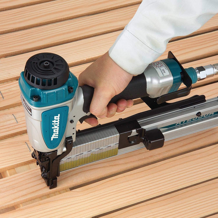 Contractor Stapler Makita 1
