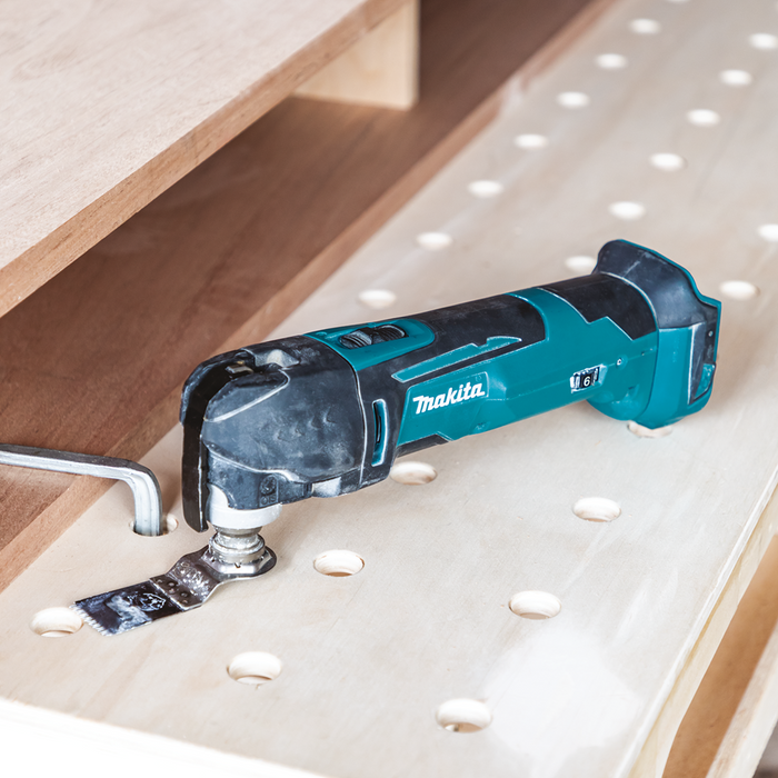 Makita XMT03Z - 18V LXT Lithium-Ion Cordless Oscillating Multi-Tool, tool-less clamp system (Bare Tool)