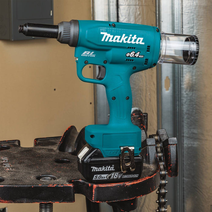 Makita 18V LXT Lithium-Ion Brushless Cordless Rivet Tool Kit, case (5.0Ah)